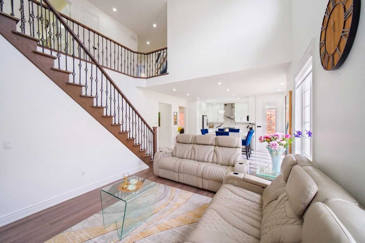 40 Treeline Blvd #1524147P - Photo 5 of 50