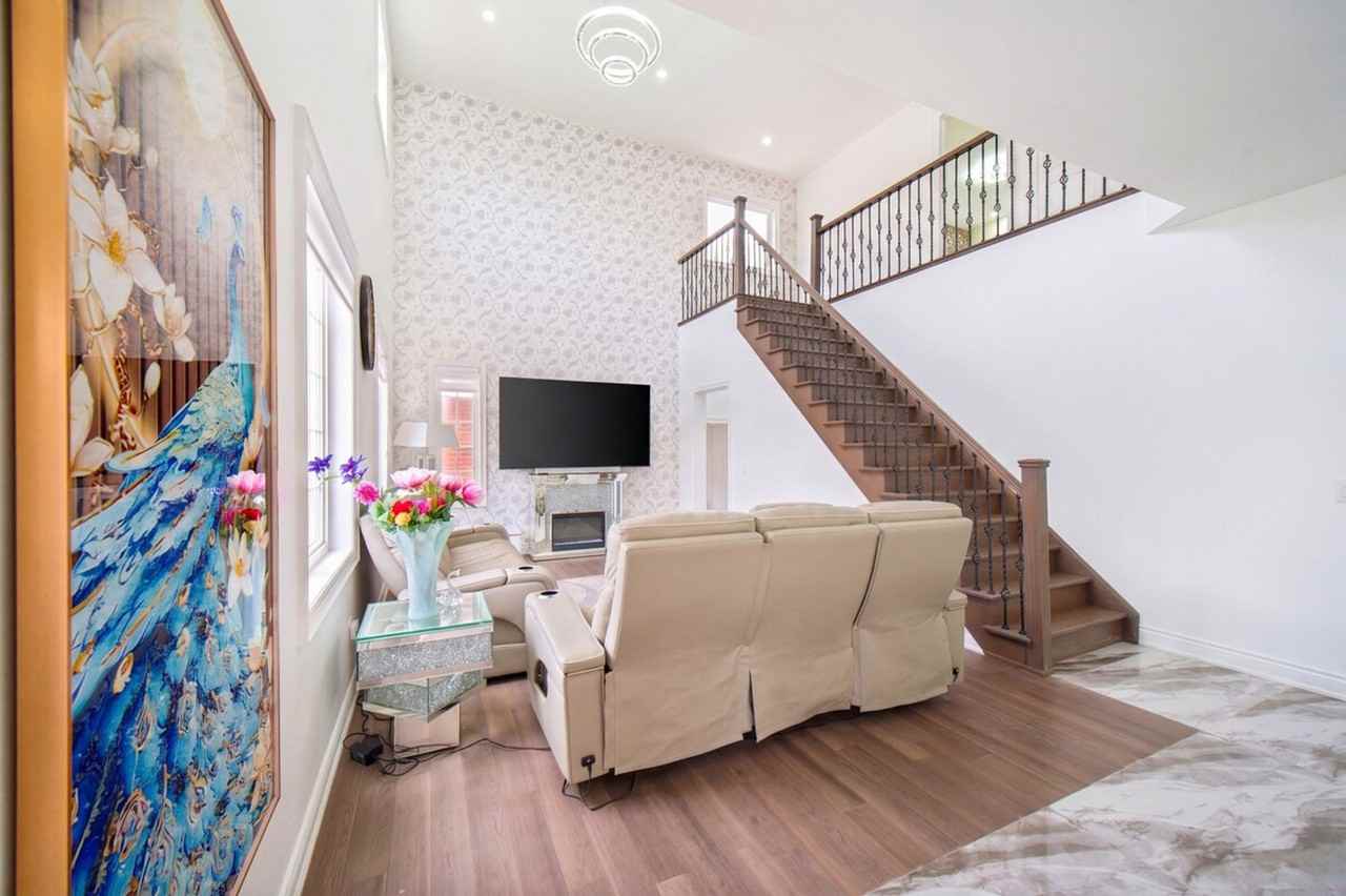 40 Treeline Blvd #1524147P - Photo 7 of 50