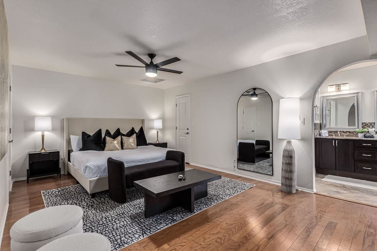 5826 E Waltann Ln #1558686P - Photo 3 of 34