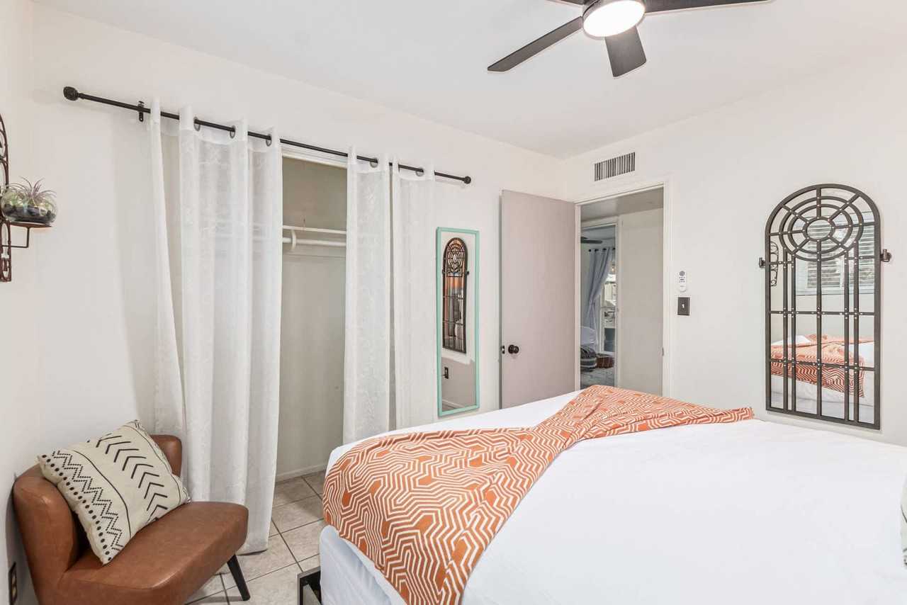 1212 W 9th St #1558661P - Photo 7 of 28