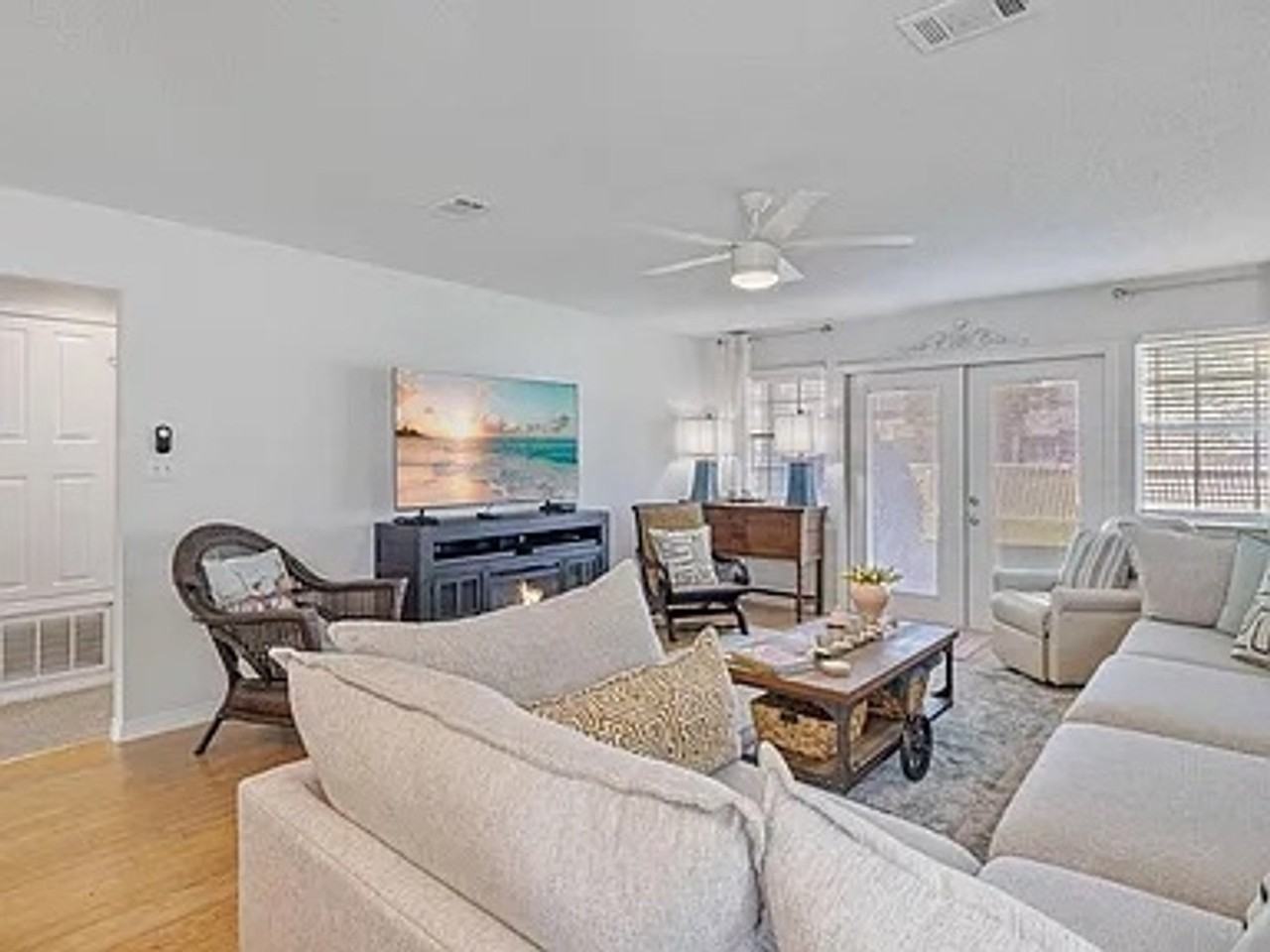 114 Mainsail Dr #1564152P - Photo 2 of 11