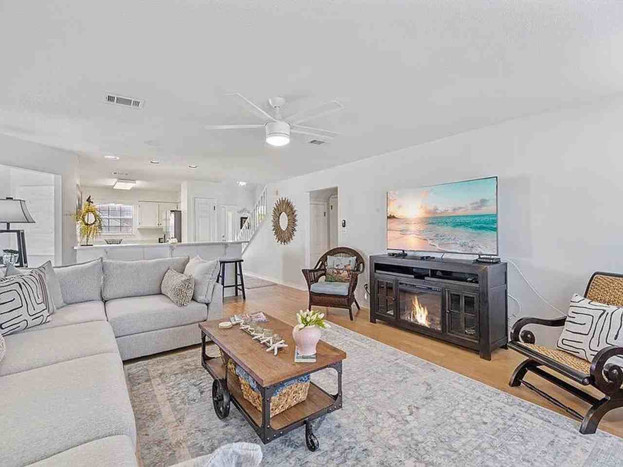 114 Mainsail Dr #1564152P - Photo 3 of 11
