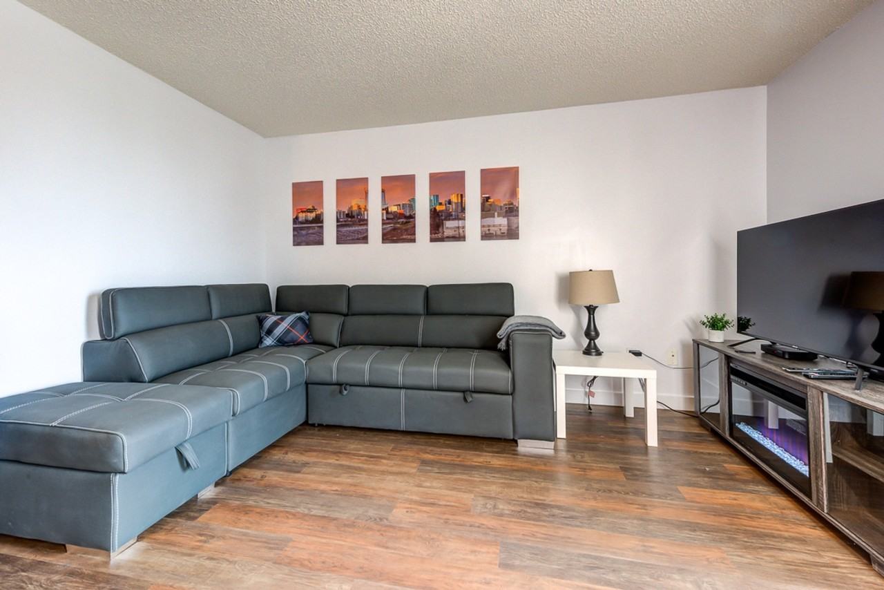 10915 98 Ave Nw #1564629P - Photo 3 of 19