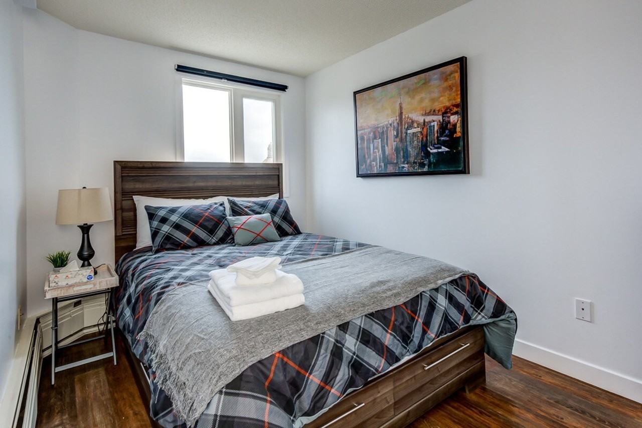 10915 98 Ave Nw #1564629P - Photo 4 of 19