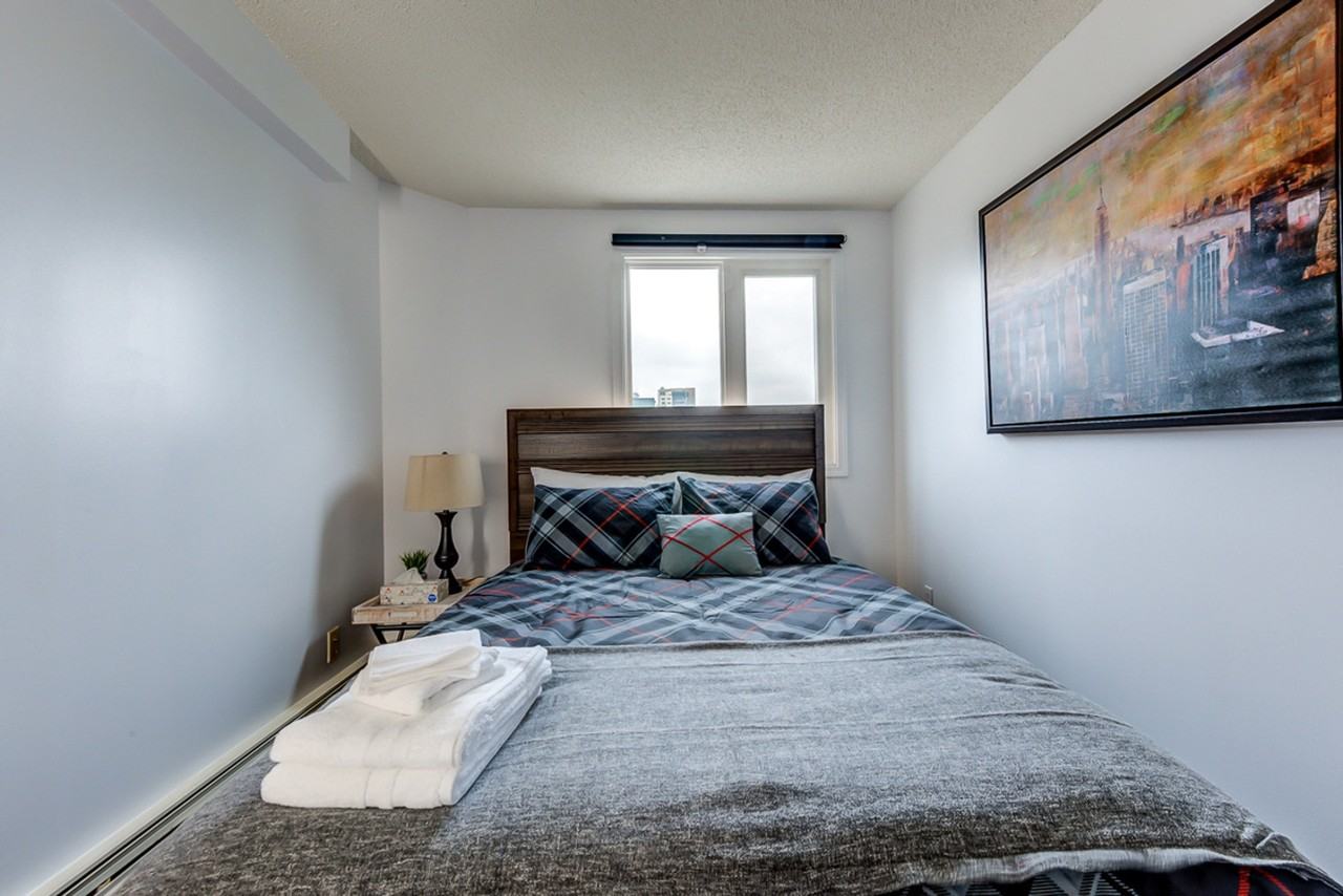 10915 98 Ave Nw #1564629P - Photo 5 of 19