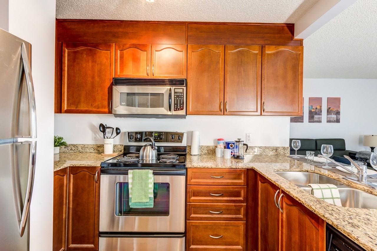 10915 98 Ave Nw #1564629P - Photo 7 of 19