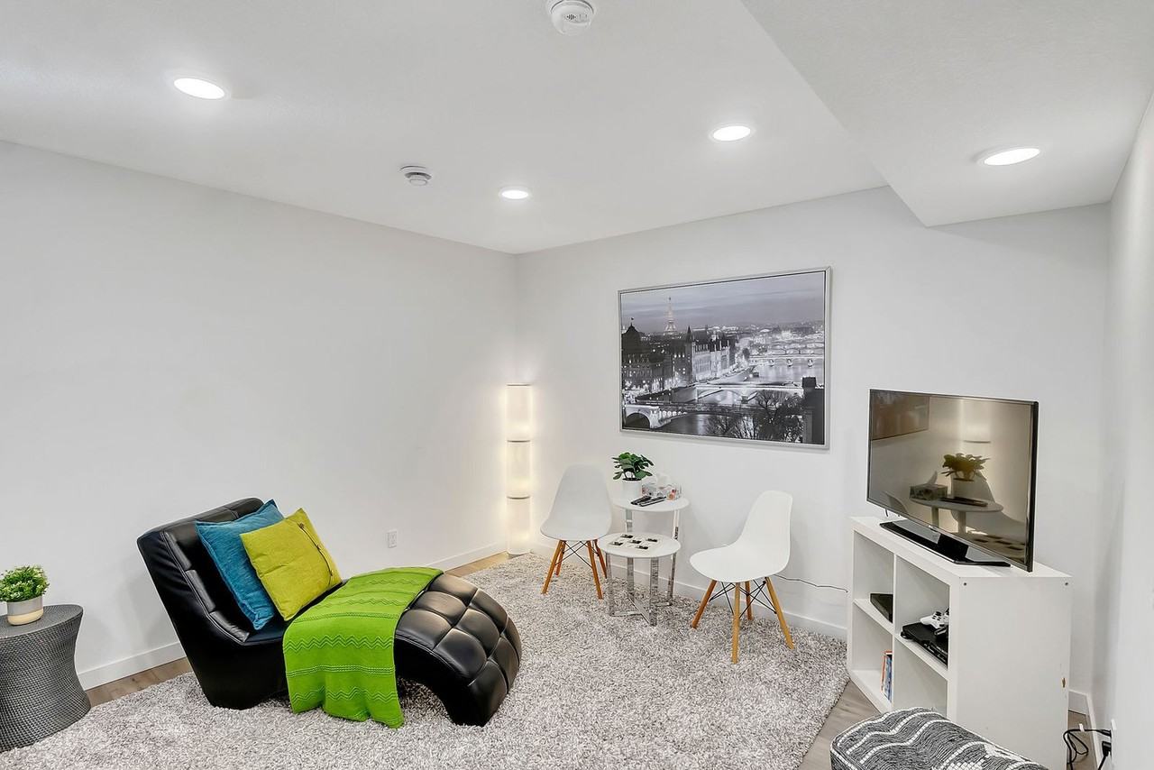1515 167 St Sw #1564631P - Photo 2 of 50
