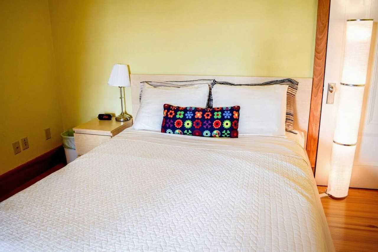 230 Boston Street - Photo 7 of 11