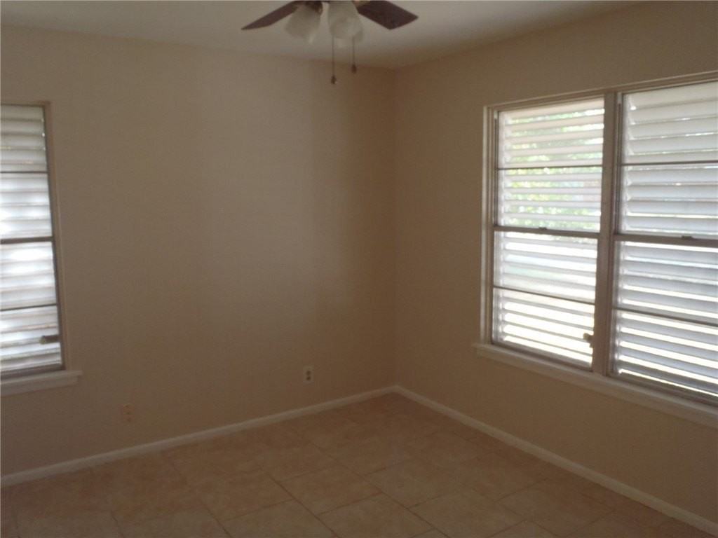 4302 Magee Ln - Photo 4 of 7