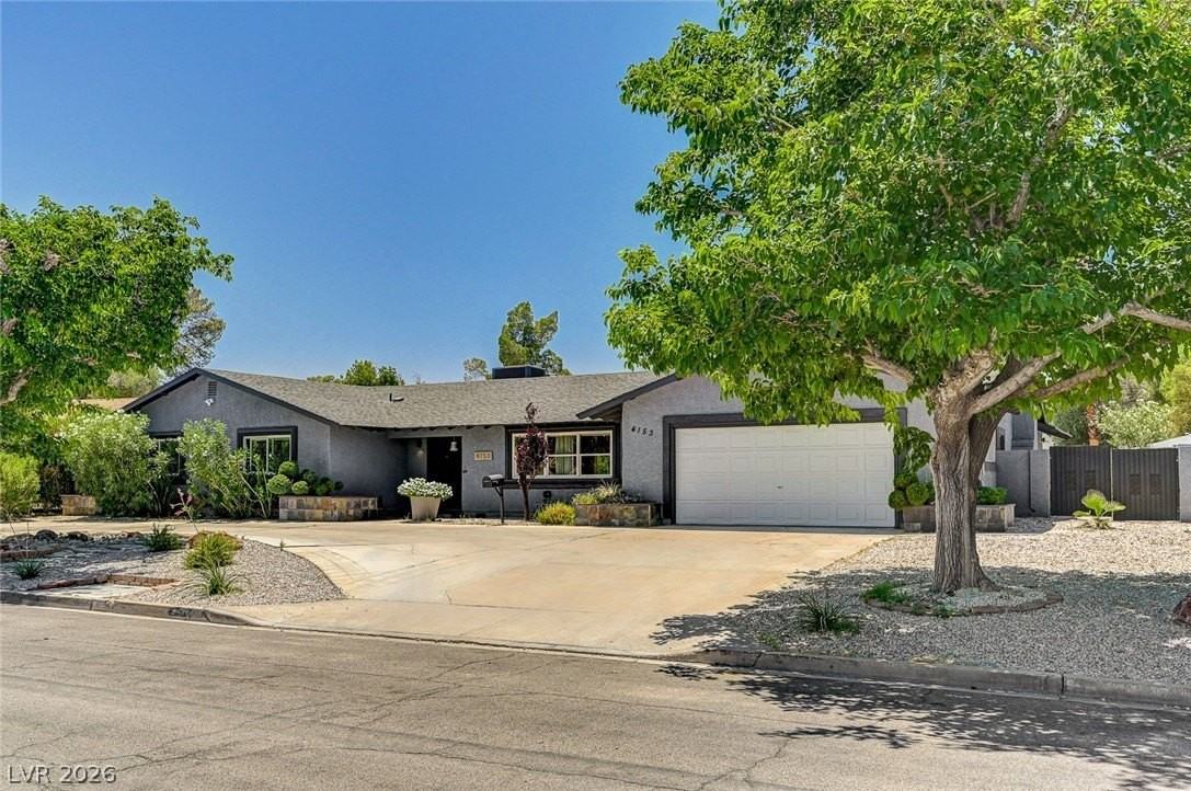 4153 Woodcrest Rd - Photo 3 of 50