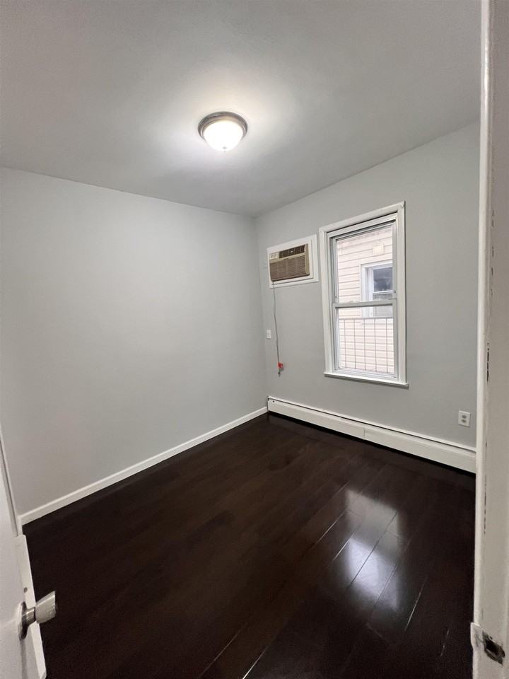 82 W 27th St - Photo 6 of 10
