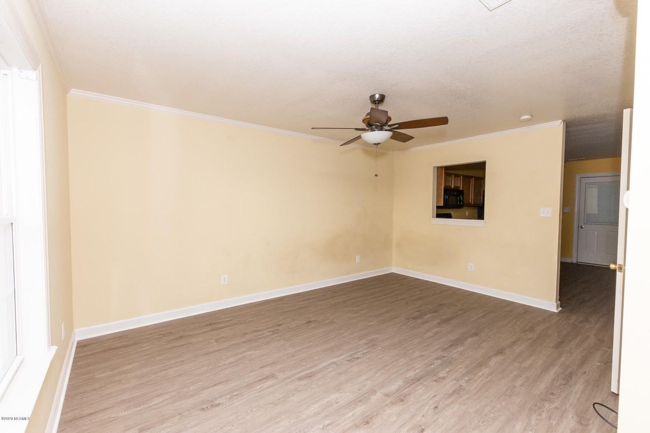 104 Streamwood Dr - Photo 2 of 28