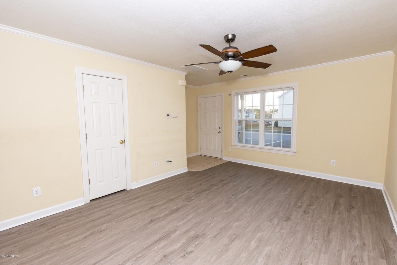 104 Streamwood Dr - Photo 3 of 28