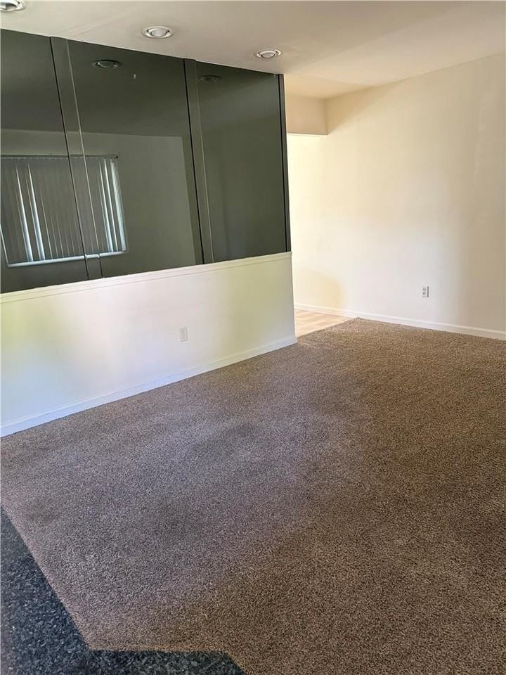 225 N 8th St - Photo 2 of 11
