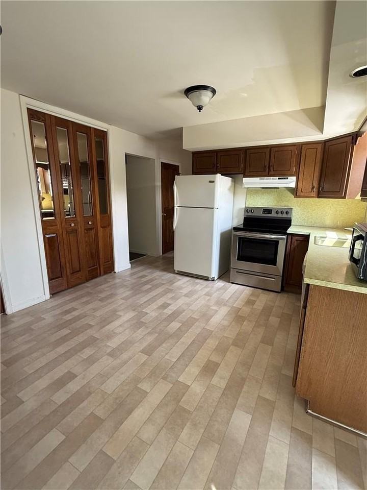 225 N 8th St - Photo 4 of 11