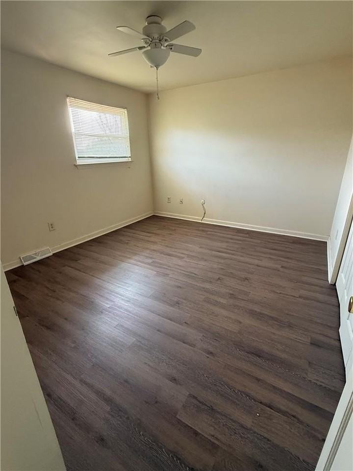 225 N 8th St - Photo 6 of 11