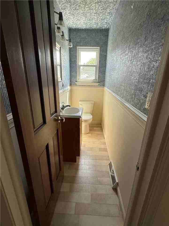 225 N 8th St - Photo 7 of 11