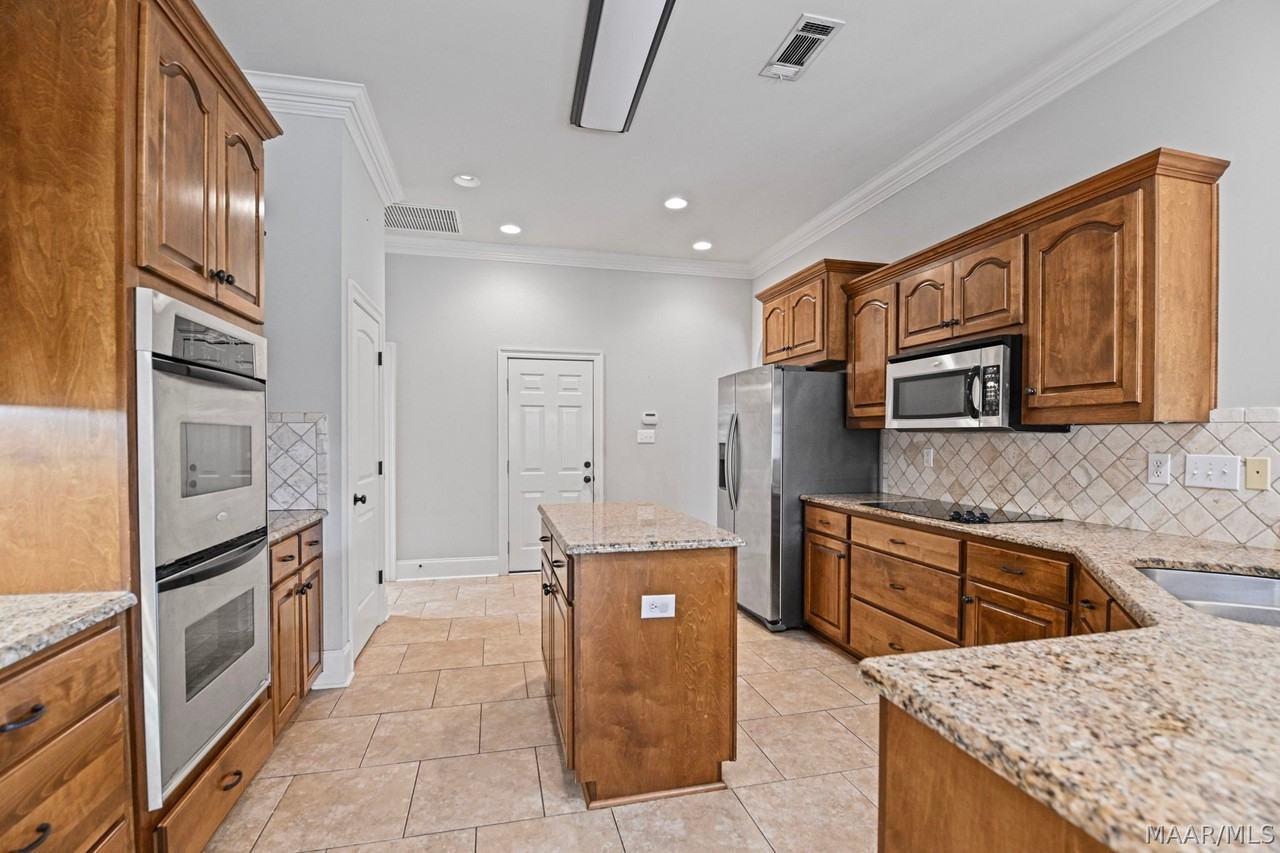 1694 Pebble Creek Dr - Photo 3 of 38