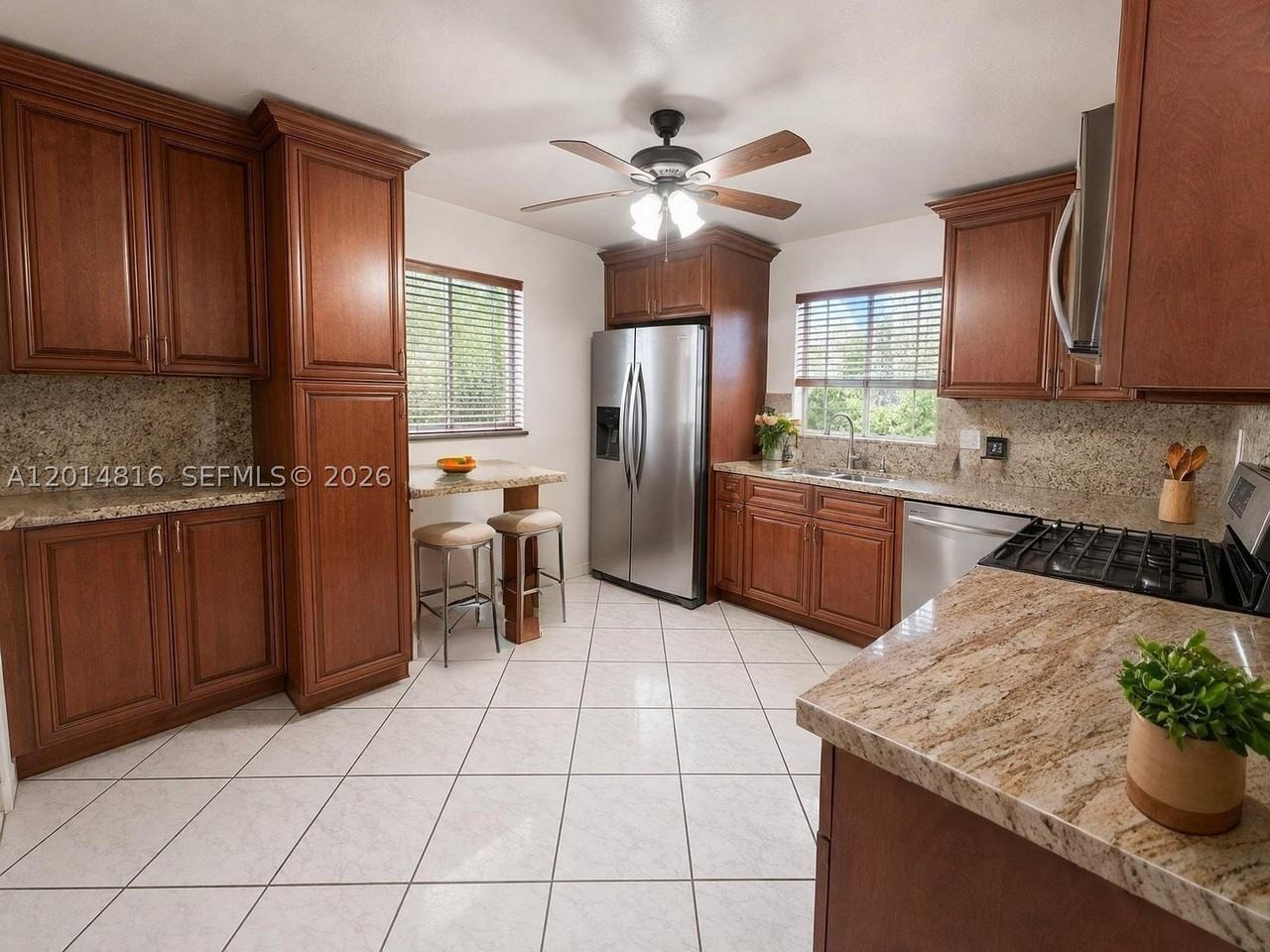 951 E 18th St - Photo 6 of 11