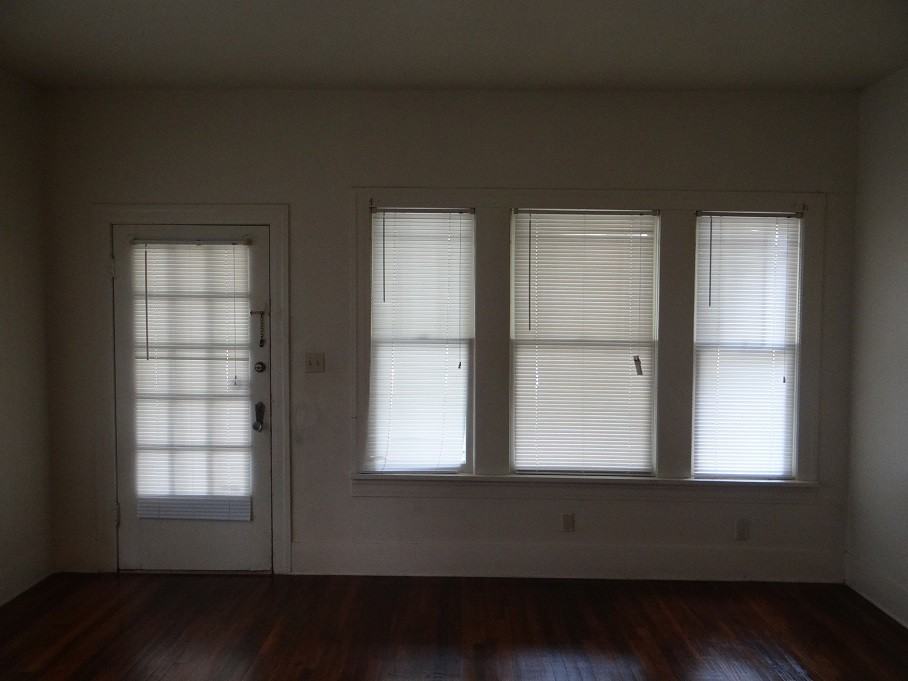 1097 N 5th St - Photo 2 of 9