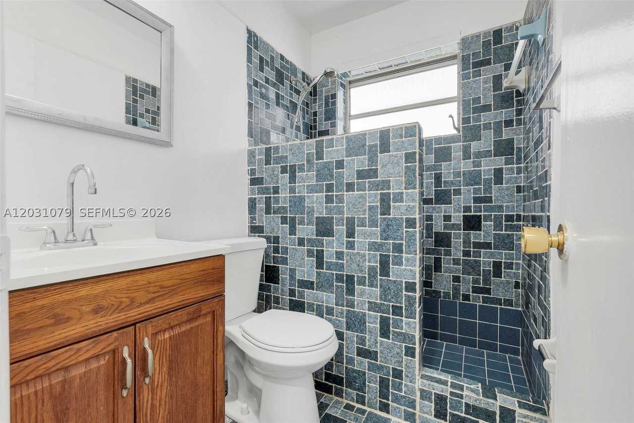 6101 Sw 24th St #3 - Photo 5 of 17
