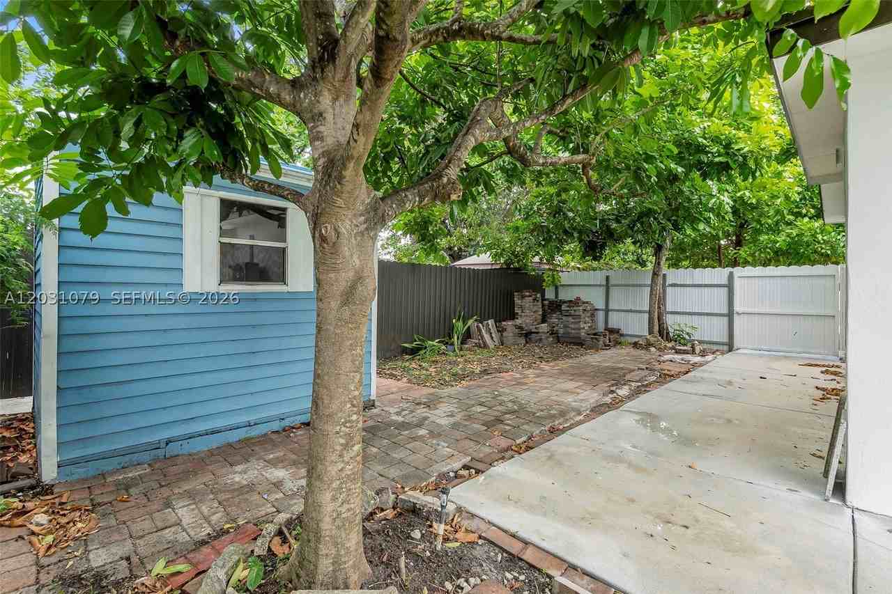 6101 Sw 24th St #3 - Photo 7 of 17