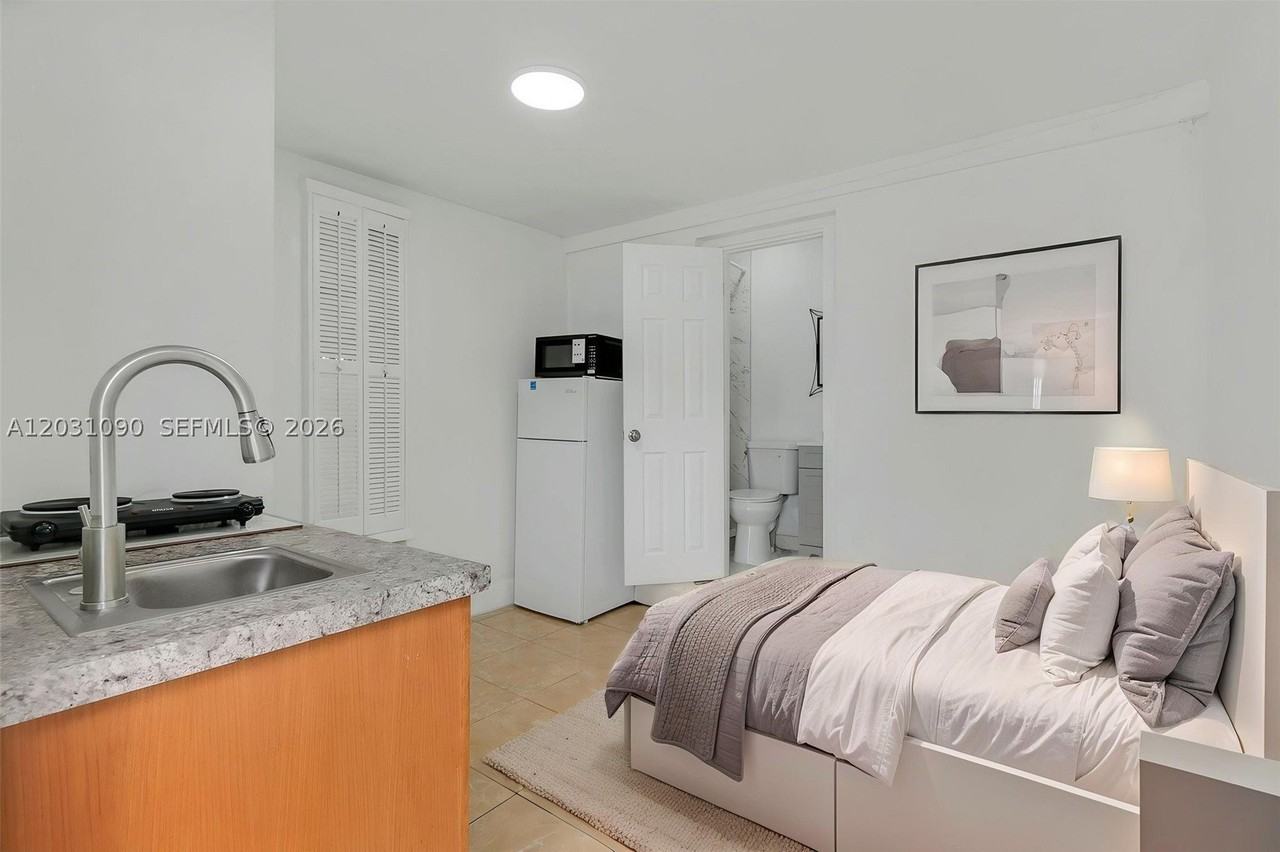 6101 Sw 24th St #4 - Photo 2 of 19