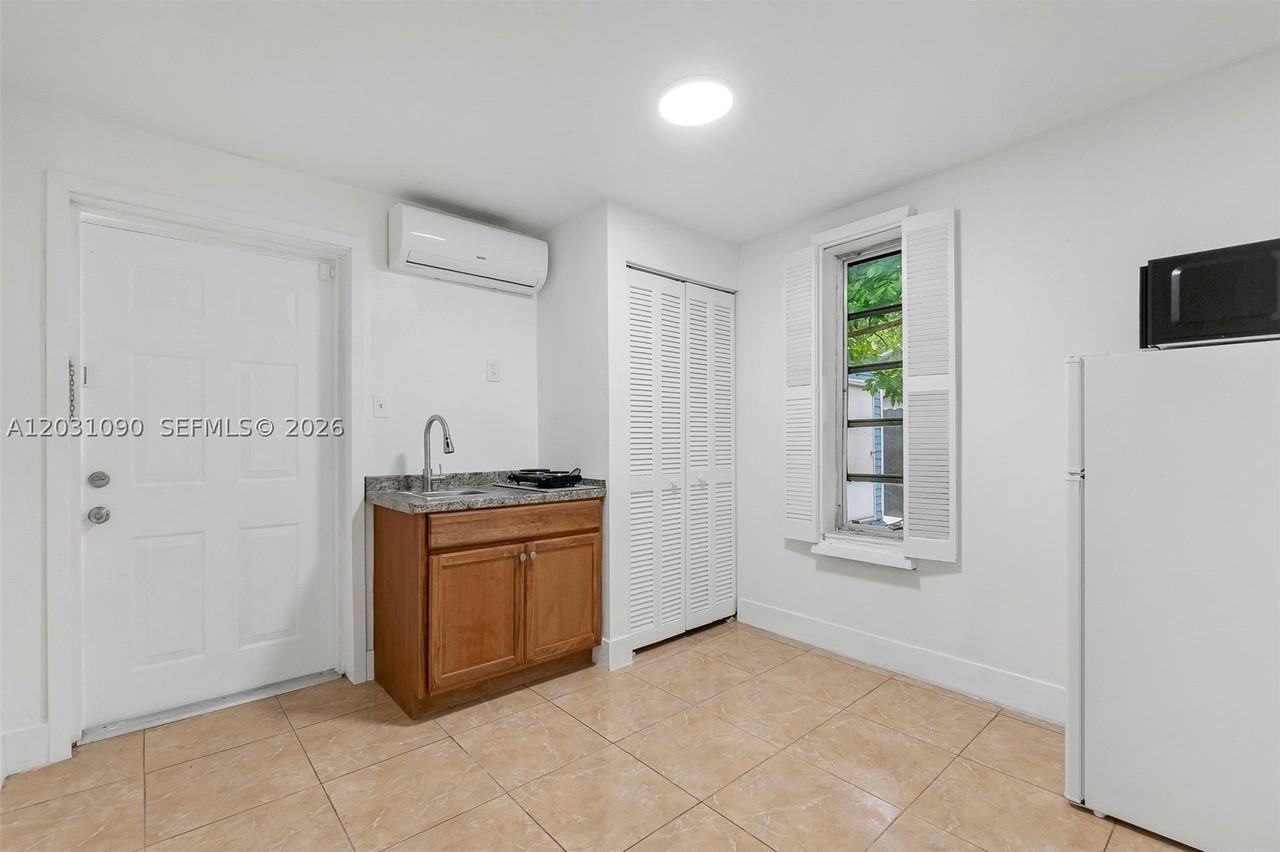 6101 Sw 24th St #4 - Photo 3 of 19