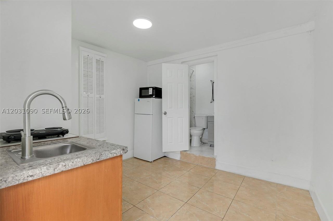 6101 Sw 24th St #4 - Photo 4 of 19
