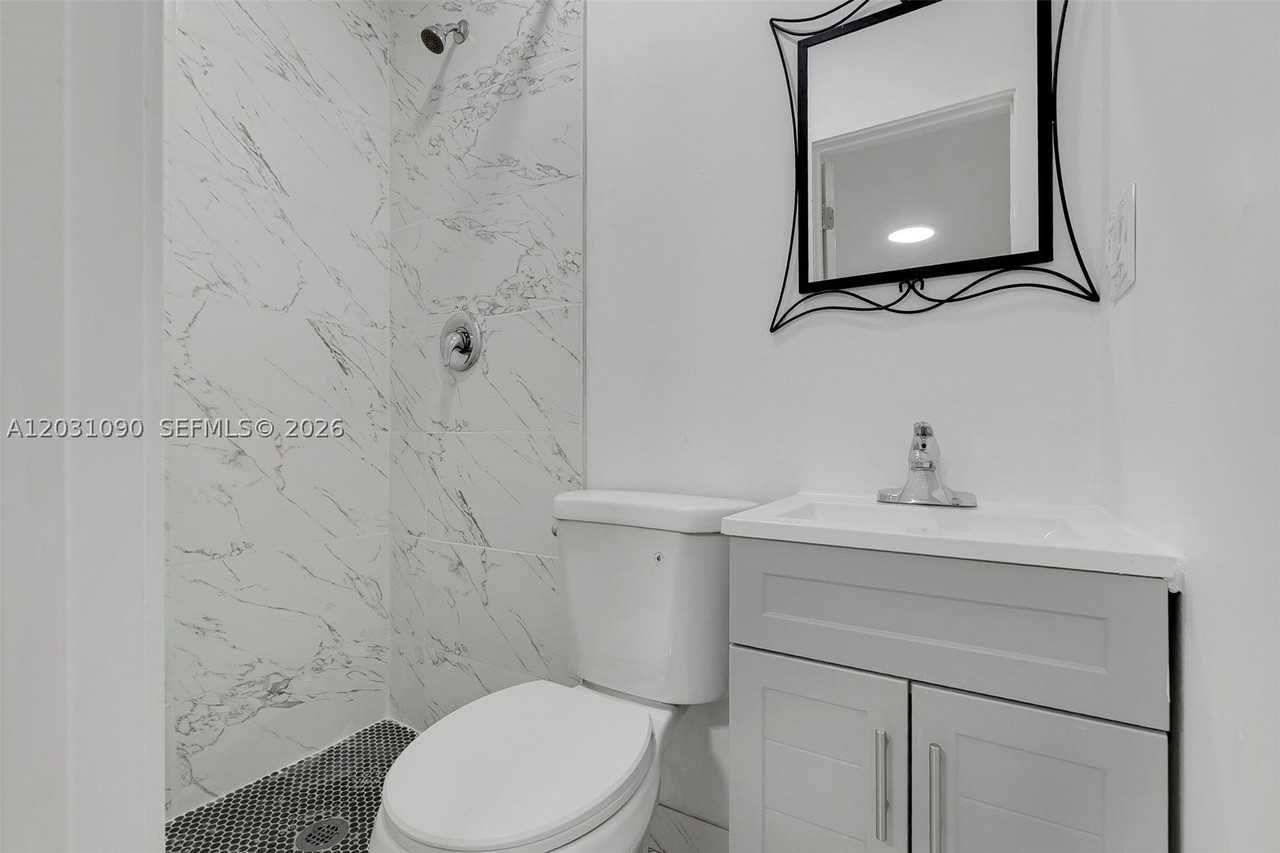 6101 Sw 24th St #4 - Photo 5 of 19