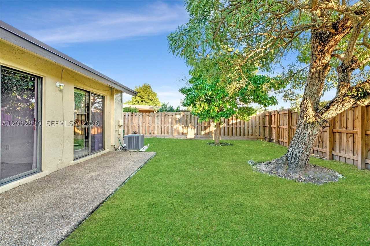 12704 Sw 71st Ter - Photo 3 of 24