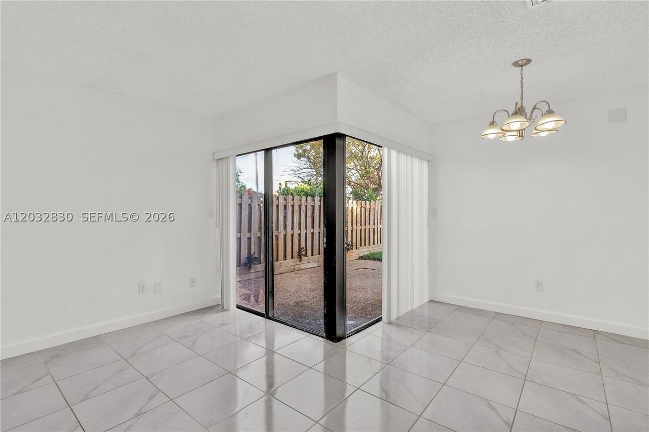 12704 Sw 71st Ter - Photo 7 of 24