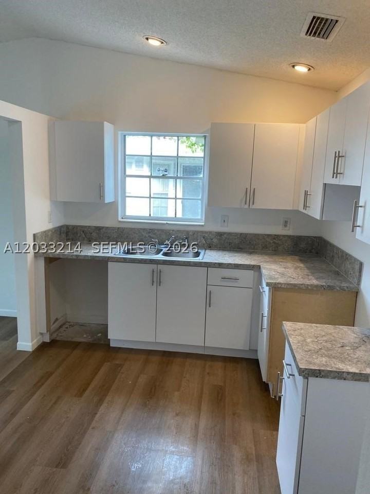 9761 W Heather Ln - Photo 2 of 28