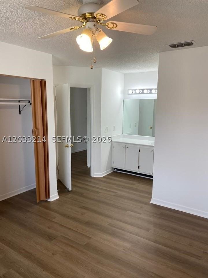 9761 W Heather Ln - Photo 4 of 28