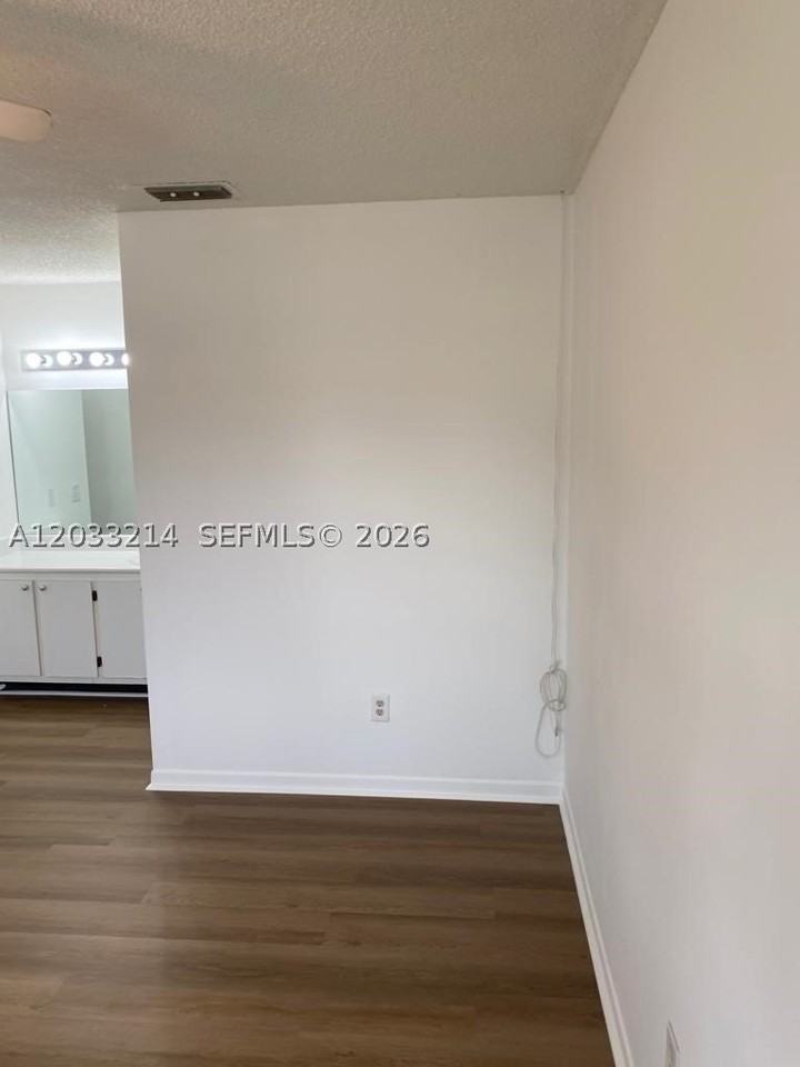 9761 W Heather Ln - Photo 5 of 28