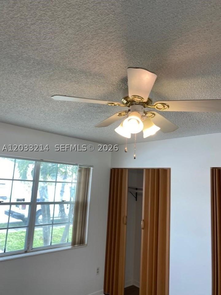 9761 W Heather Ln - Photo 6 of 28