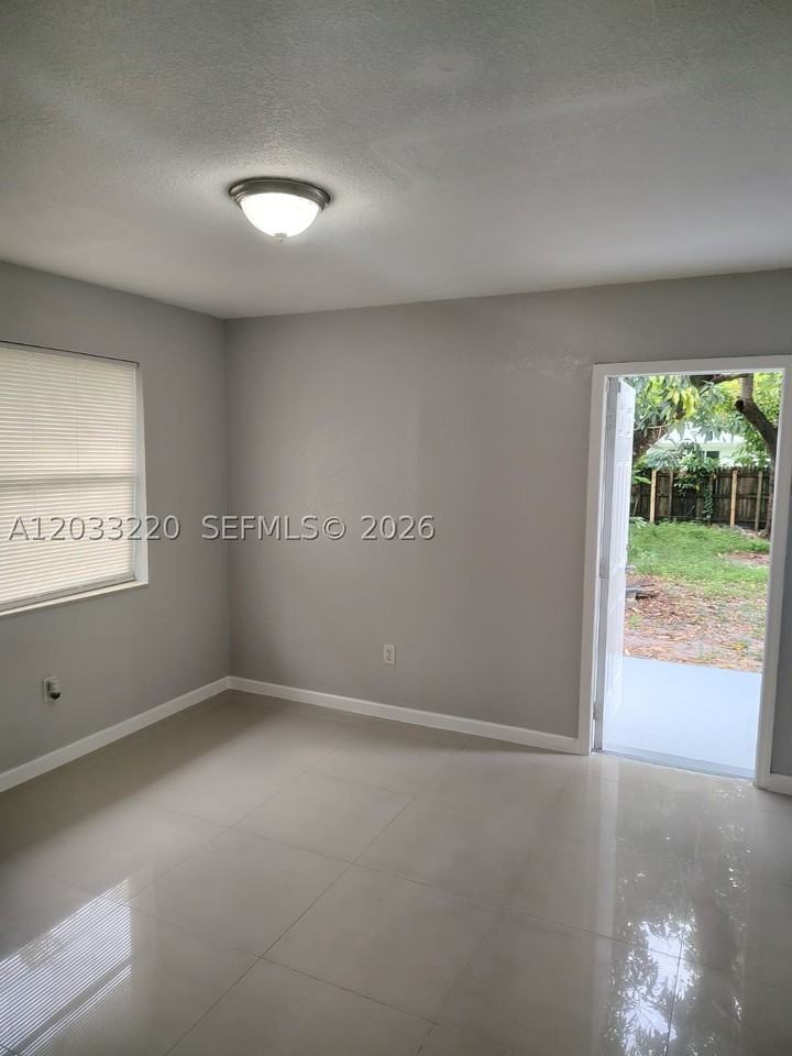 944 Nw 51st St - Photo 6 of 21