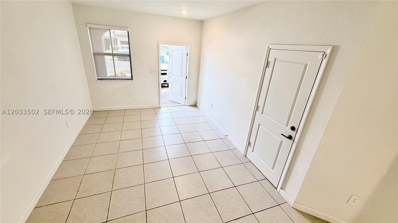 11910 Sw 245th Ter #11910 - Photo 4 of 25