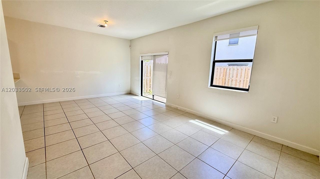 11910 Sw 245th Ter #11910 - Photo 7 of 25