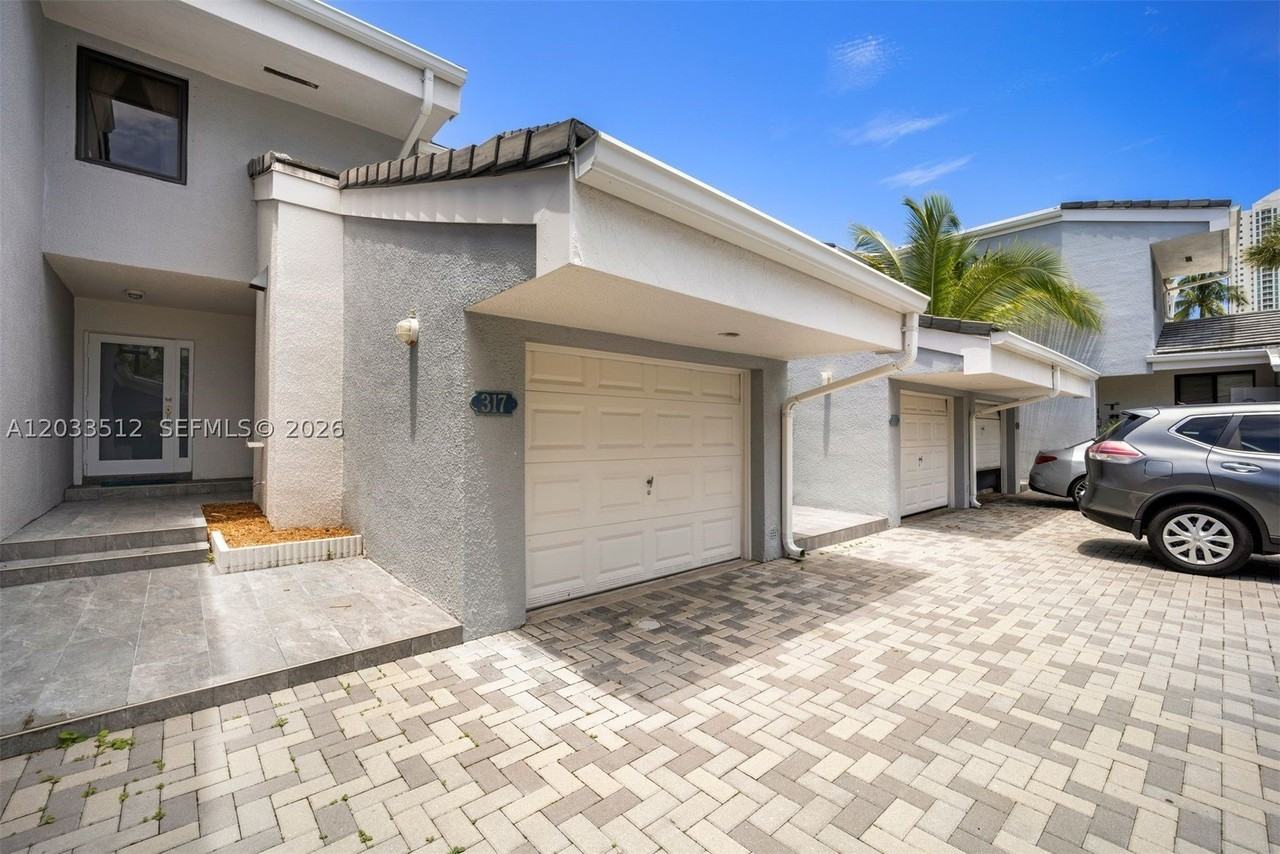 317 Poinciana Dr #807