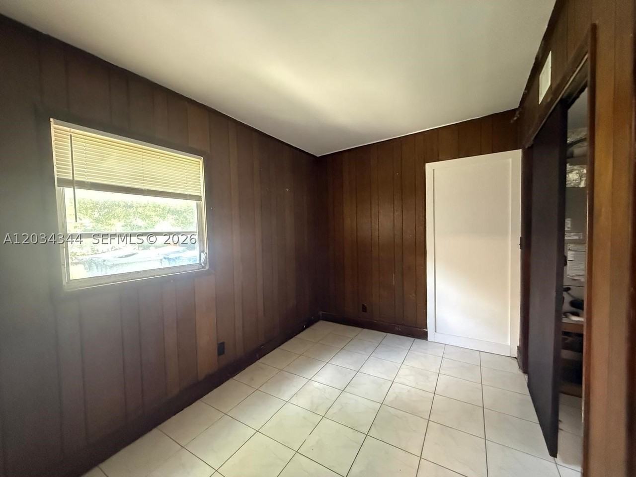 120 Ne 7th St #2 - Photo 3 of 11