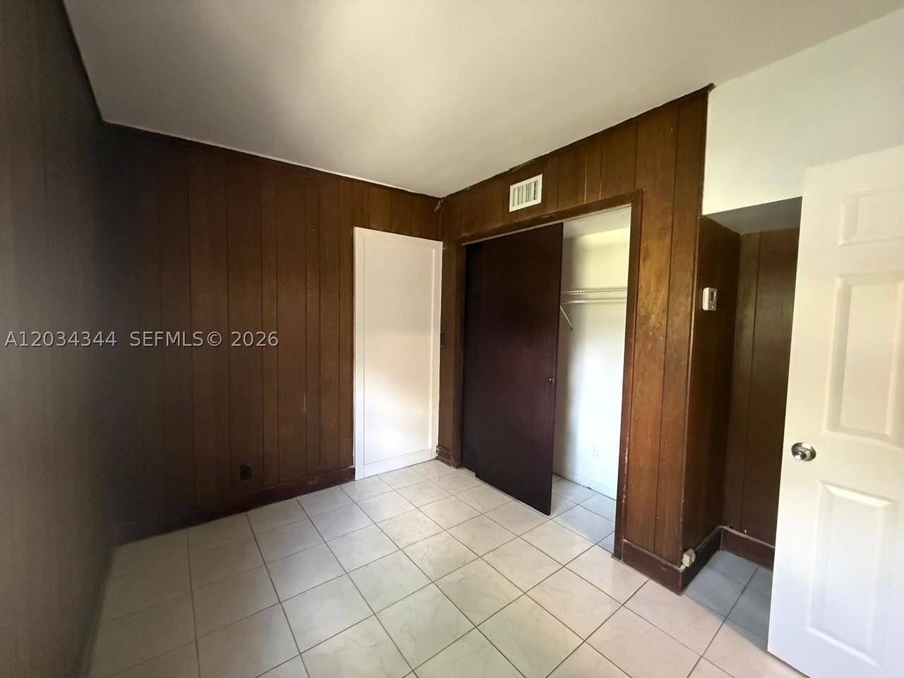 120 Ne 7th St #2 - Photo 4 of 11
