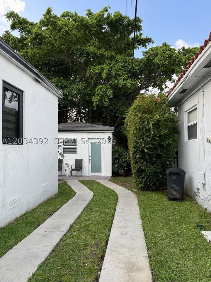 13 Fonseca Ave #1 - Photo 3 of 11