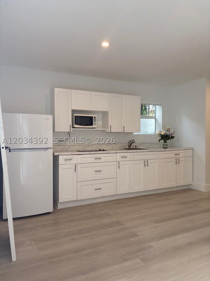 13 Fonseca Ave #1 - Photo 5 of 11