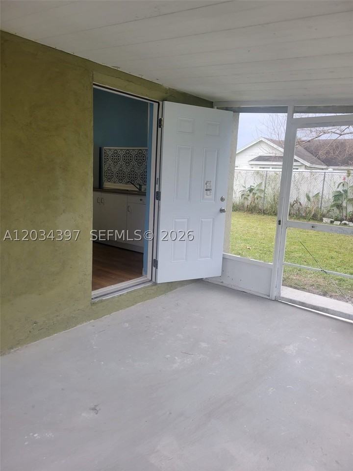 20420 Marlin St #B - Photo 4 of 9