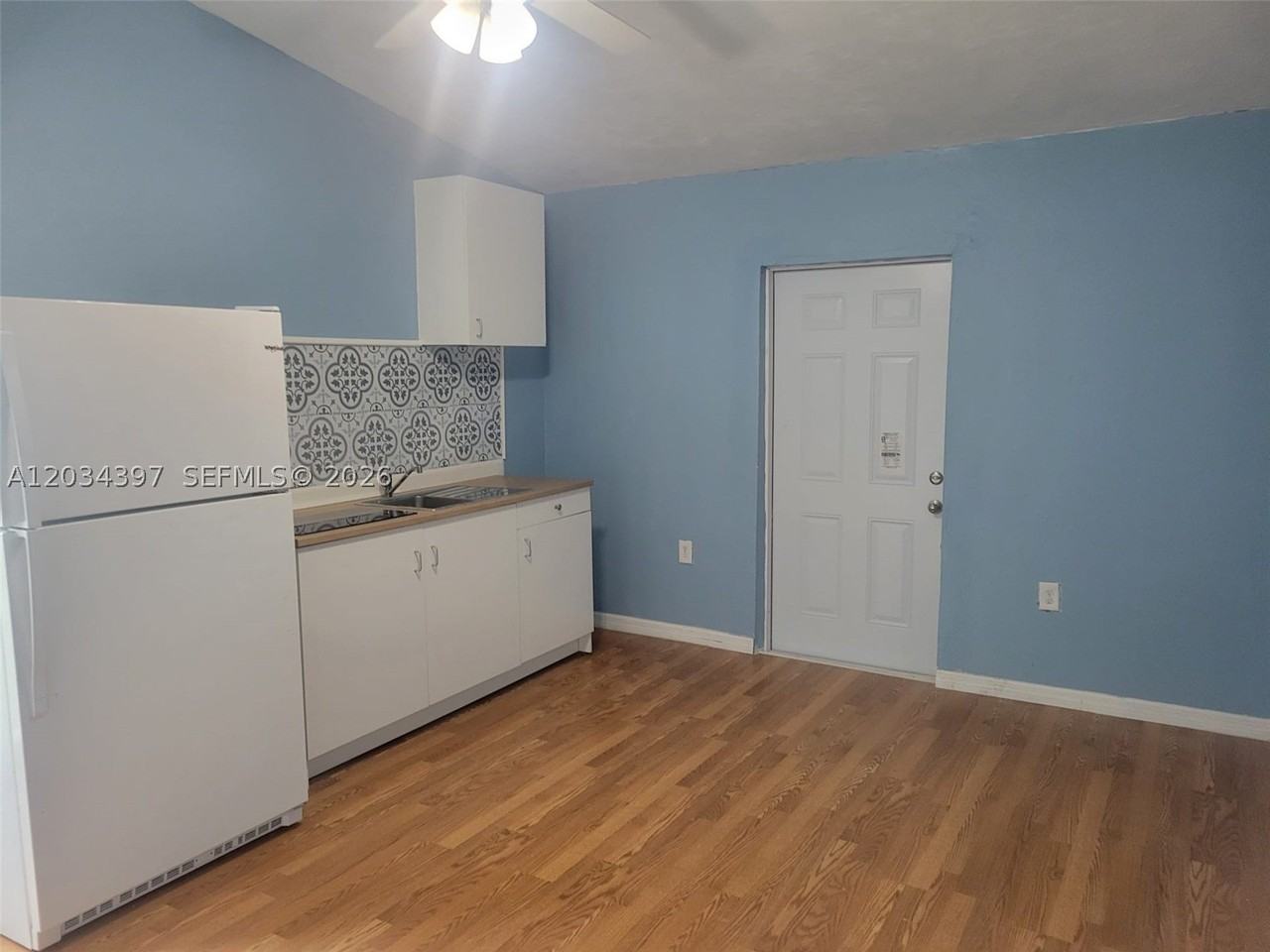 20420 Marlin St #B - Photo 7 of 9