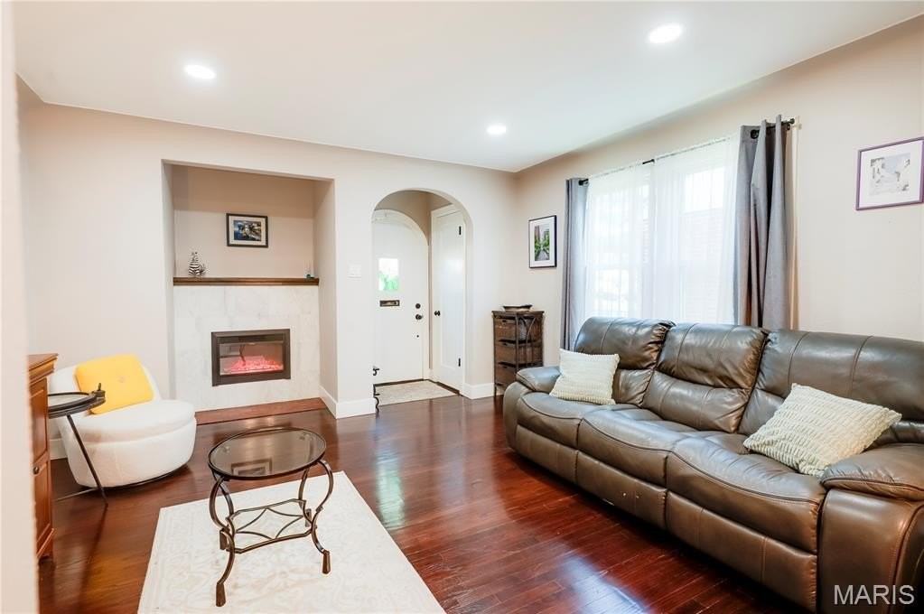 1830 Oconnell Ave - Photo 2 of 36