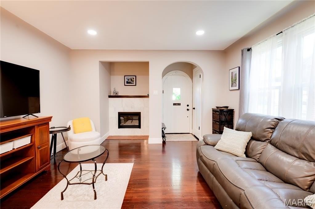 1830 Oconnell Ave - Photo 3 of 36