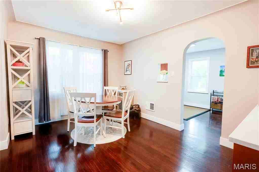 1830 Oconnell Ave - Photo 5 of 36