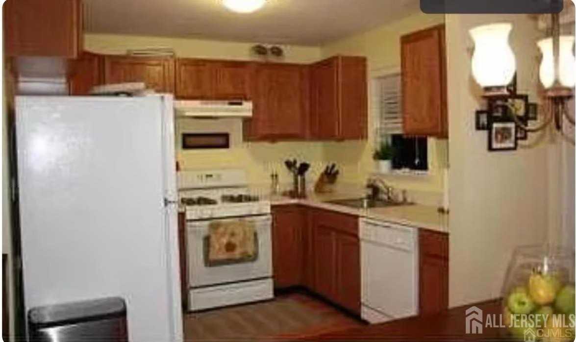 36-B 36 B Henry St #36B - Photo 5 of 11